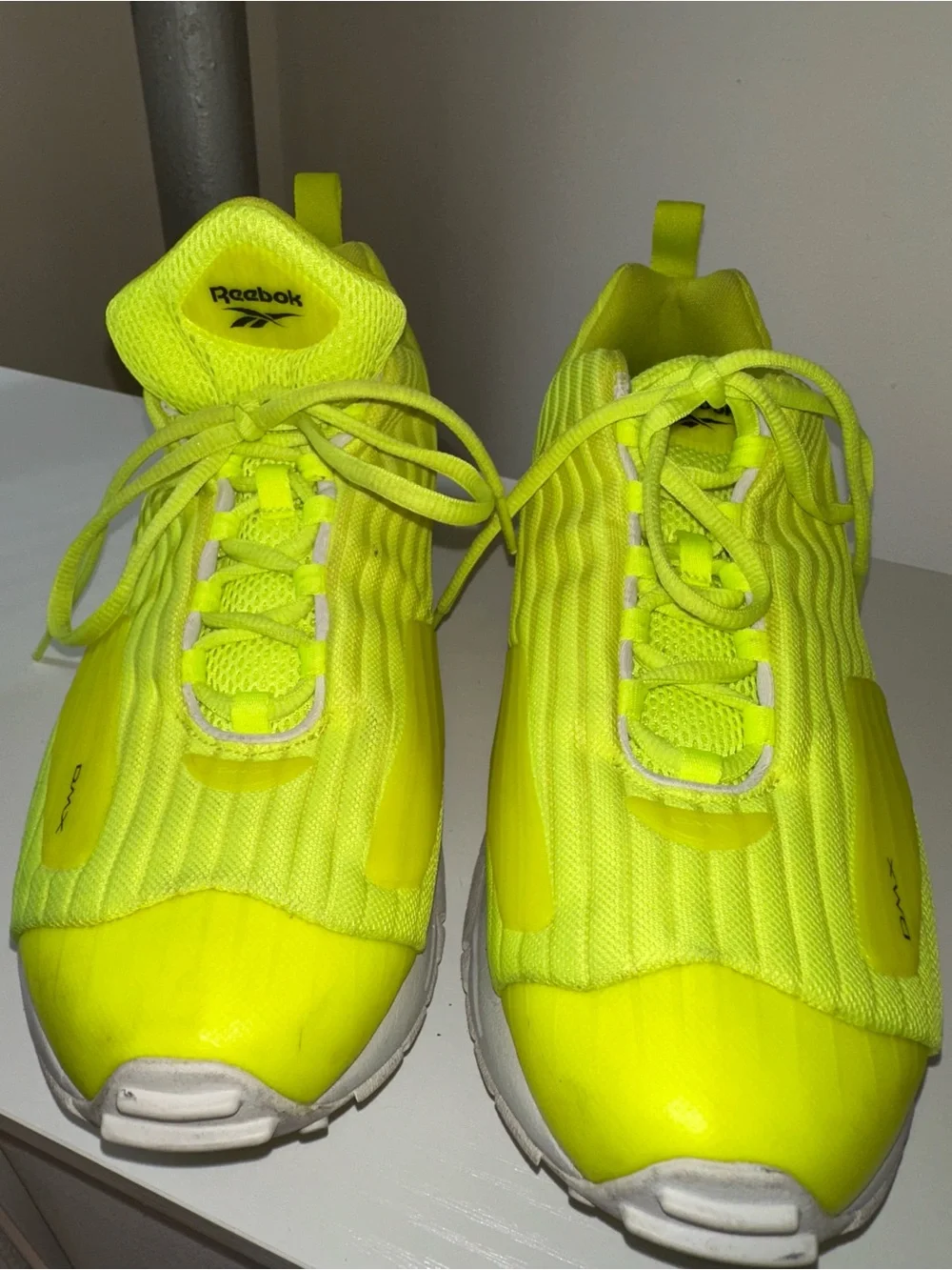 Reebok DMX Neon Yellow Athletic Sneakers Men’s Size 9